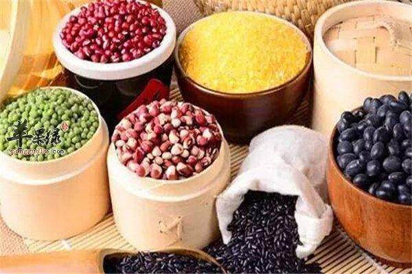 指甲出現豎紋？可能是肝臟在警示，喝水中加入這一天然食材助排肝毒